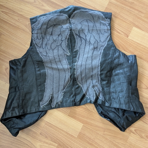Walking dead Black Leather Vest with Gray Angel Wings - Picture 1 of 2
